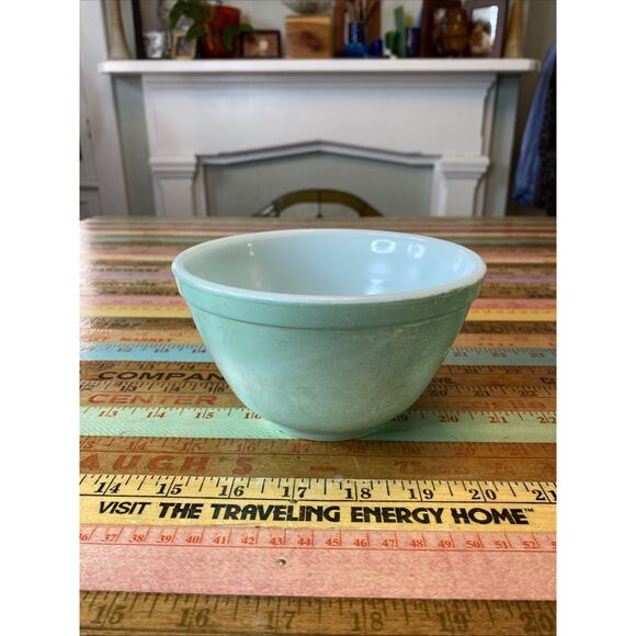 Vintage Pyrex 401 Turquoise Small Mixing Nesting Bowl 5.75” Some Wear 1.5 Pts - Picture 1 of 9